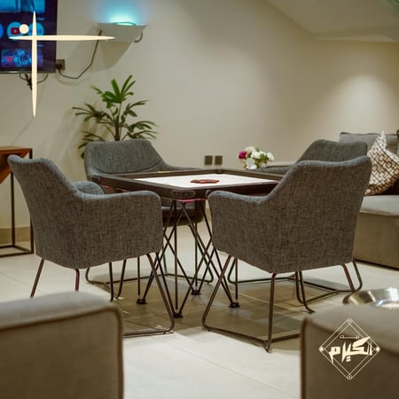 طاولة كيرم مع الكراسي إصدار Rosy