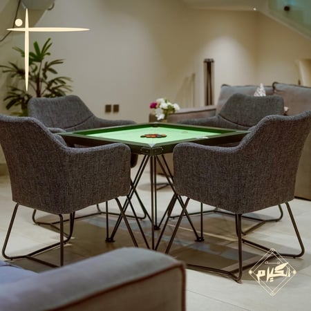 طاولة كيرم مع الكراسي إصدار Unique