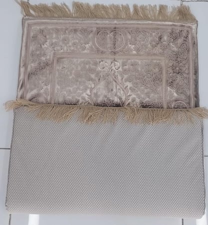 سجادة صلاة طبية مومري فوم