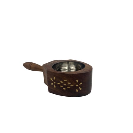 مبخرة بمقبض خشبي