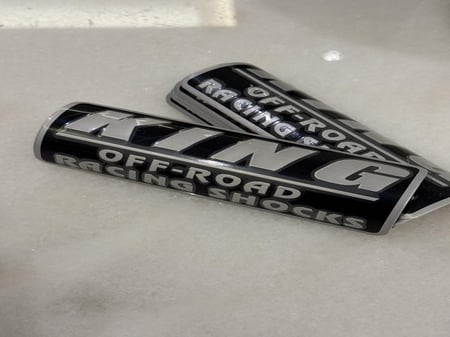 صاجة ألمنيوم شعار كنق اسود للمساعد مقاس صغير أصلي