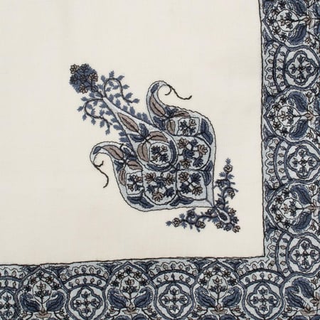 شال مطرز شتوي فاخر - GENEVOIS