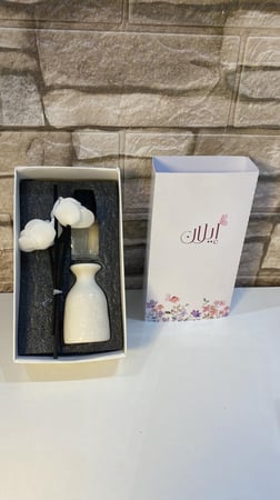 فواحة مع فازة و ورد