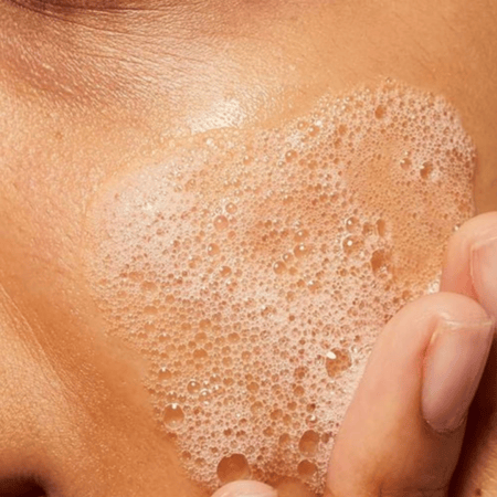 سيرافي | منظف زيت رغوي مرطب للبشرة الجافة إلى الجافة جدًا 473 مل