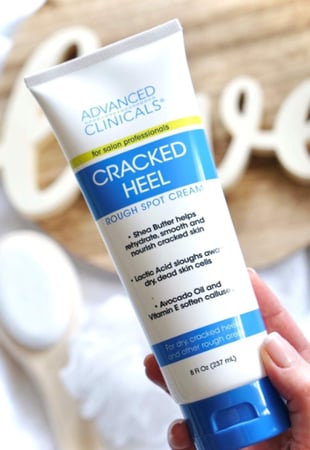 أدفانسد كلينيكالز | كريم علاجي للكعب المتشقق ومسامير القدم 237مل