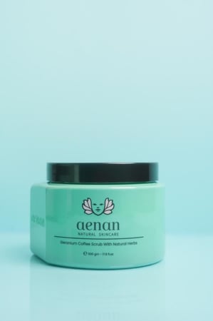 مقشر الجيرانيوم من عينان مقشر طبيعي لتقشير الجلد الميت وتنظيف البشرة