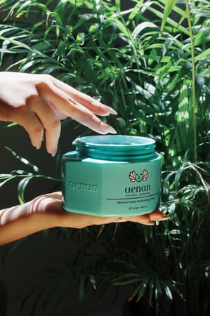 كريم الجيرانيوم بتركيبة طبيعية يغذي البشرة ويمنحها إشراقة وملمس ناعم