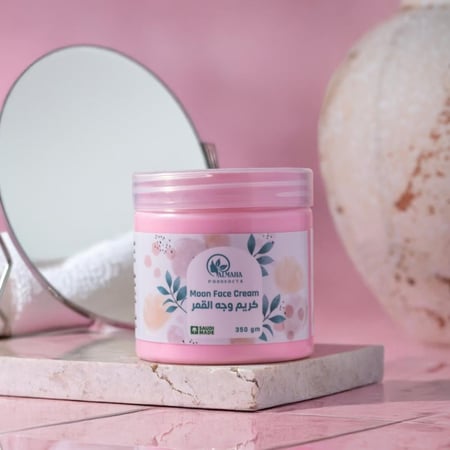 كريم وجه القمر