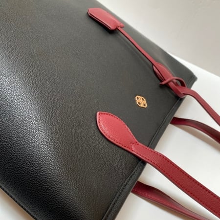 حقيبة ( زورق ) باللون الأسود