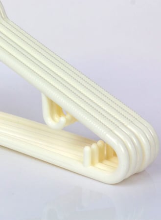 علاقات ملابس بلاستيك (طقم 6 قطع)