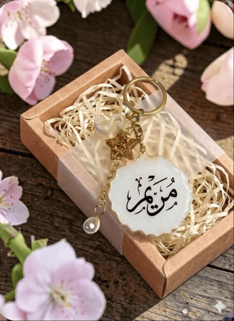 ميدالية متعرجه  بالاسم + حرف  ( الالوان حسب الطلب )