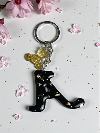 ميدالية الحروف بورق ( الذهب ، الفضه )  ( جميع الحروف والارقام متوفره )