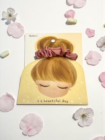 توزيعات فيونكات شعر ملونه ( السعر للحبه )