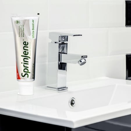 معجون سبرينجين بزيت حبة البركة لتبييض الأسنان - 142 جم