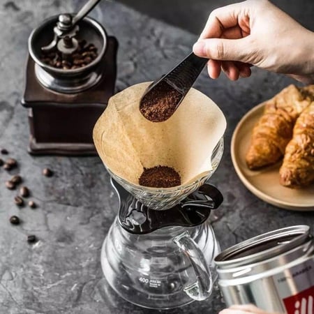 قمع تقطير V60 مع قاعدة بلاستيكية