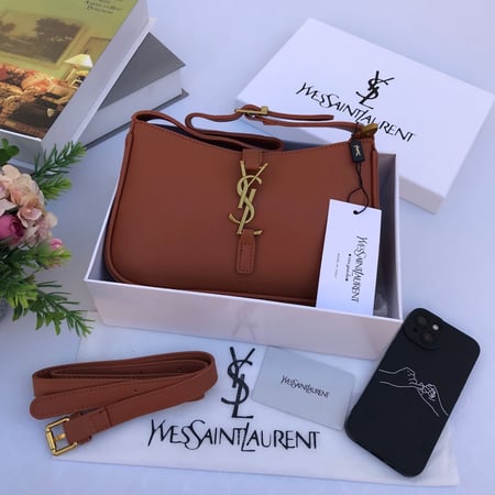 ايف سان لوران - جلد مات - مع الباكجنق