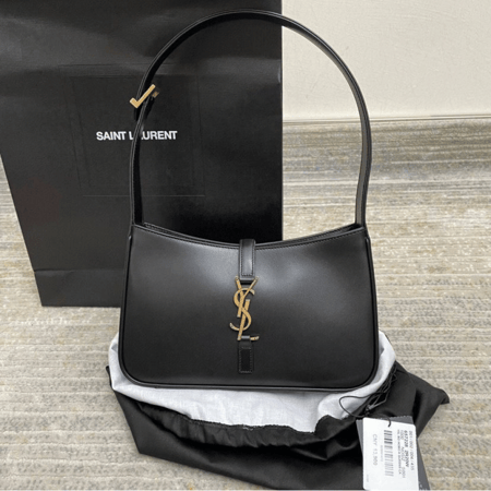 ايف سان لوران - جلد مات - مع الباكجنق