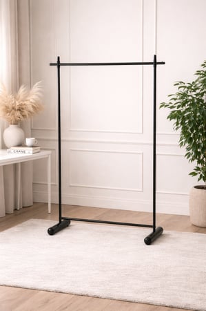 استاند تعليق ملابس انيق لون اسود