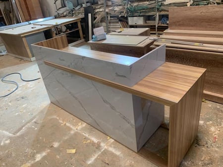 طاولة  كاشير  مودرن