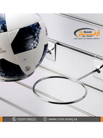 حامل كره قدم - سطل ورد على الخشب