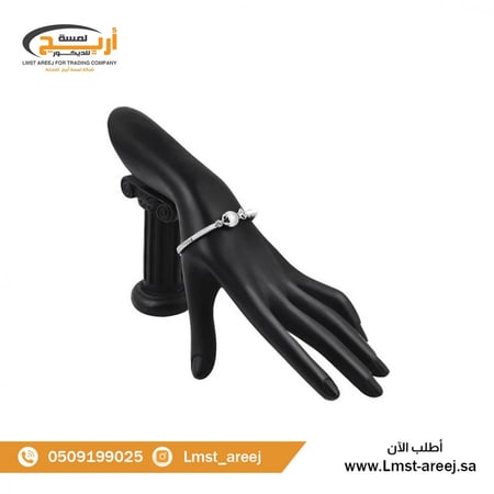 مجسم يد متوفر بلونين الابيض والاسود