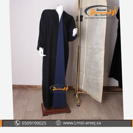 مانيكان نسائي نص فايبر قاعده خشب