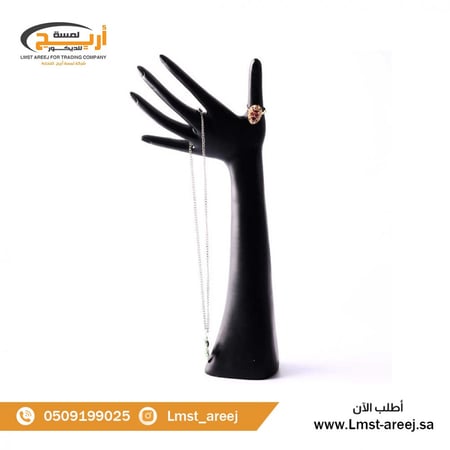 مجسم يد متوفر بلونين الابيض والاسود