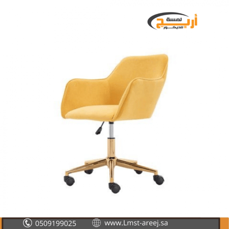 كرسي متحرك لون اصفر  بكفرات