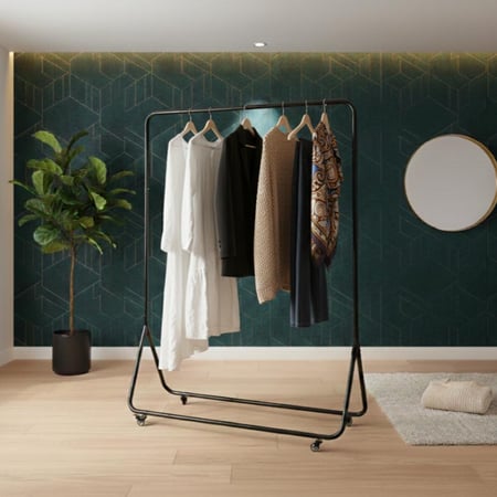 استاند تعليق ملابس انيق لون اسود