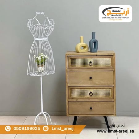 مانيكان حديد لون ابيض