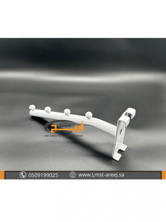 حامل علاقه ابيض مائل على الشبك