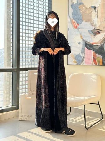 تشكيلة شتاء 2024 - عباية رواني مخمل تطريز انيق اسود