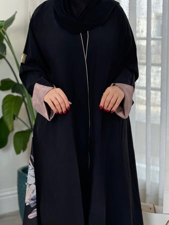 عباية سوليل ا حرير مغسول مع كريب ورده بالخلف