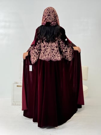 تشكيلة شتاء 2024 - عباية ميسم مخمل مشجر عنابي