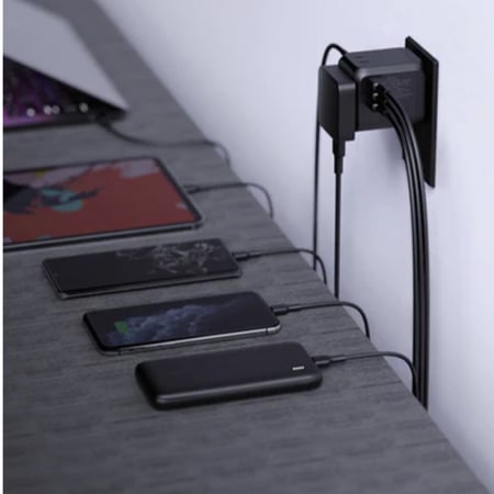 = أوكي شاحن سفر عالمي USB-C أسود - 30W PD