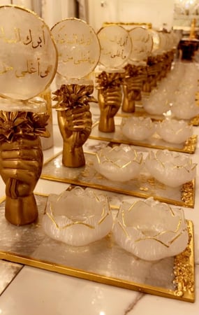 6 حبات استاند الكف مع الفناجين والكاسات