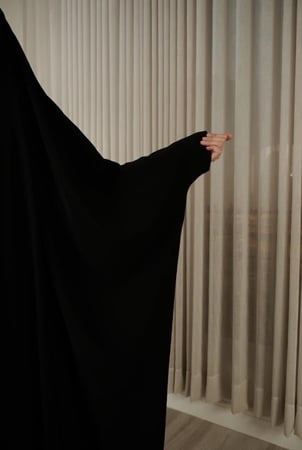 عباية سديري مفتوحه بطقطق راس كتف (كم فراشه)قماش الرزه