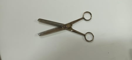 مقص حلاقة الماني مقاس 6 مشرشر