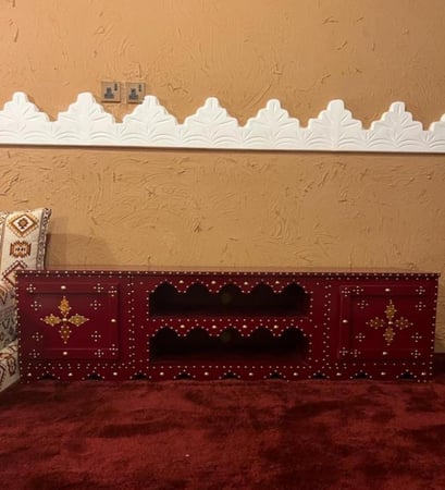 طاولة تلفزيون تراثية مترين