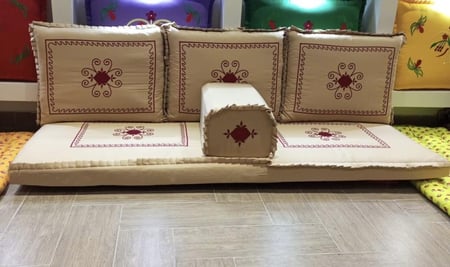 طقم جلسة تطريز وردة(حسب اللون)