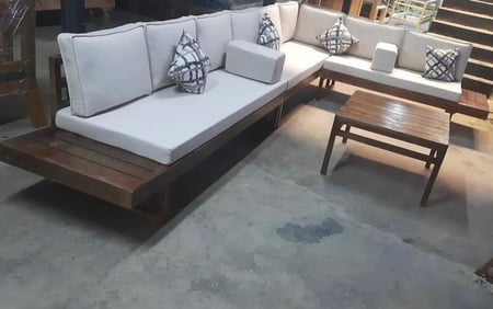 جلسة خشب  وحديد حرف ال 8 متر