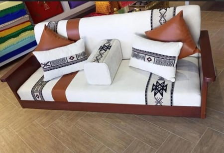 جلسة خشب بجلد