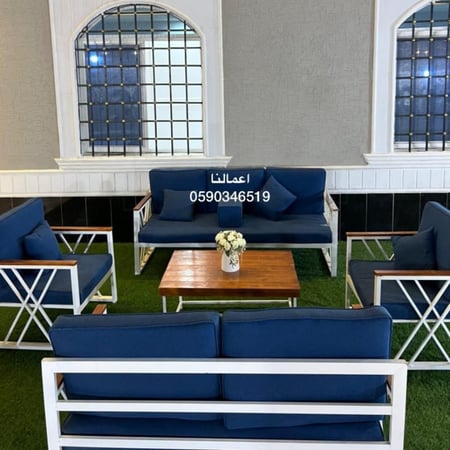 طقم جلسة  حديد أبيض مع خشب لسبع أشخاص (تطريز)