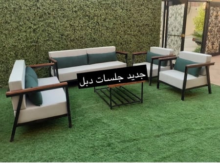 طقم جلسة حديد أسود مع خشب لسبع أشخاص (ضرب)