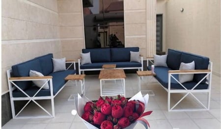 طقم جلسة  حديد أبيض مع خشب لثمان أشخاص (ضرب)