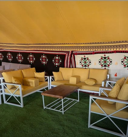 طقم جلسة حديد أبيض مع خشب لسبع أشخاص (ضرب)