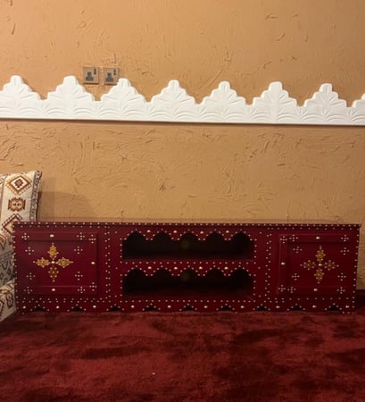 طاولة تلفزيون تراثية متر و٢٠ سم