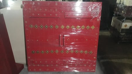 شباك تراثي احمر