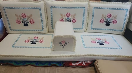 جلسة ارضية تطريز سماوي