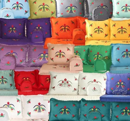 جلسة تطريز قطري بالمتر